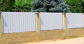 Barrire de protection pour clture PVC